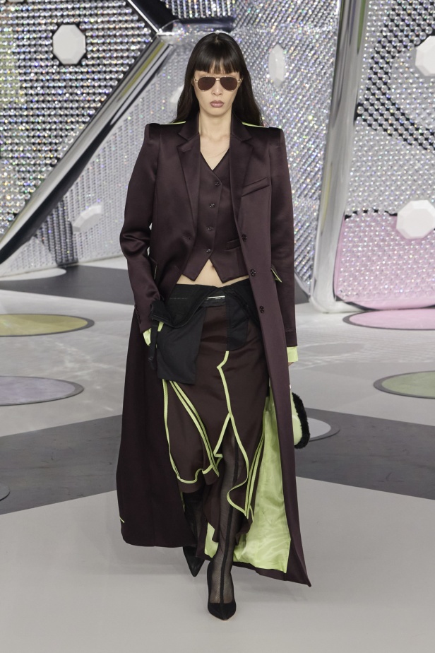 مجموعة Off-White نابضة بالحياة والألوان الصاخبة 