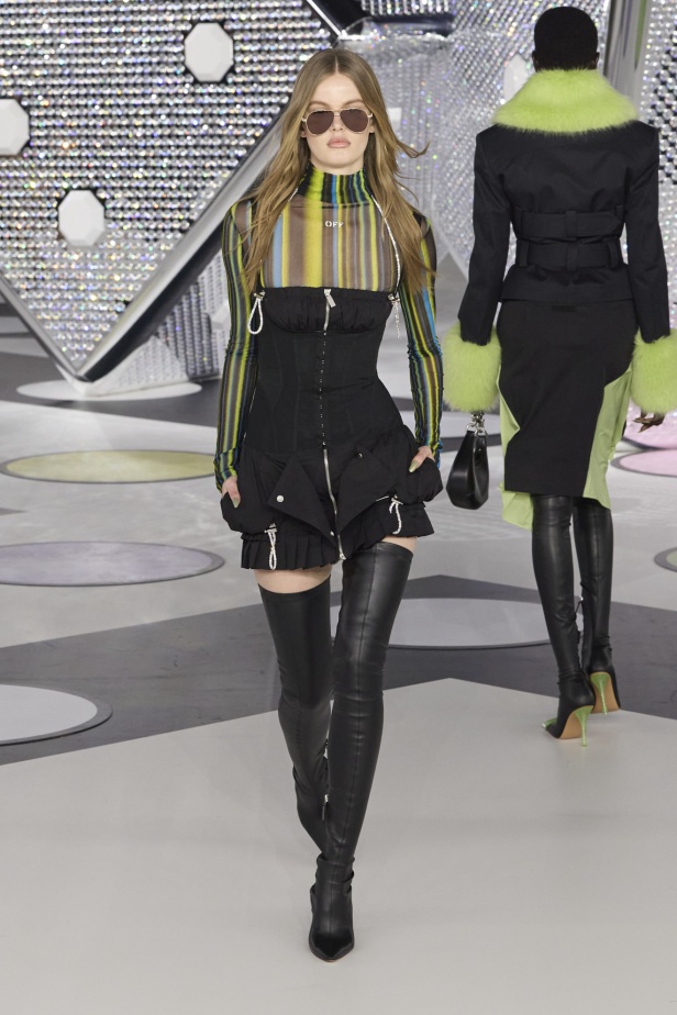 مجموعة Off-White نابضة بالحياة والألوان الصاخبة 