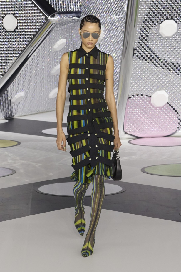 مجموعة Off-White نابضة بالحياة والألوان الصاخبة 