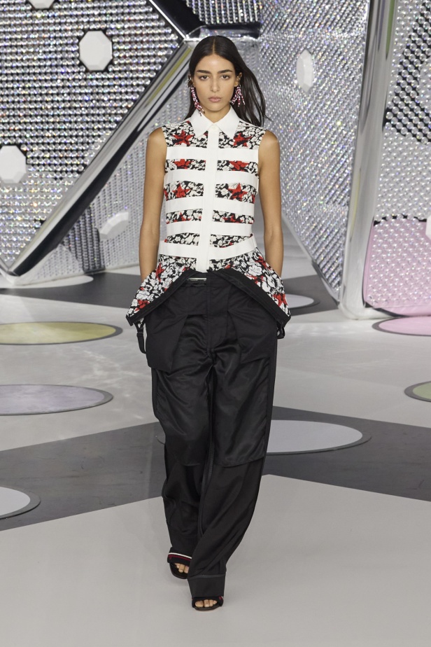 مجموعة Off-White نابضة بالحياة والألوان الصاخبة 