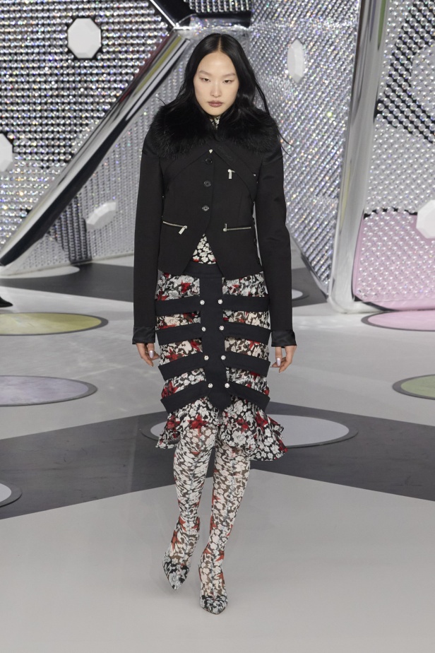 مجموعة Off-White نابضة بالحياة والألوان الصاخبة 