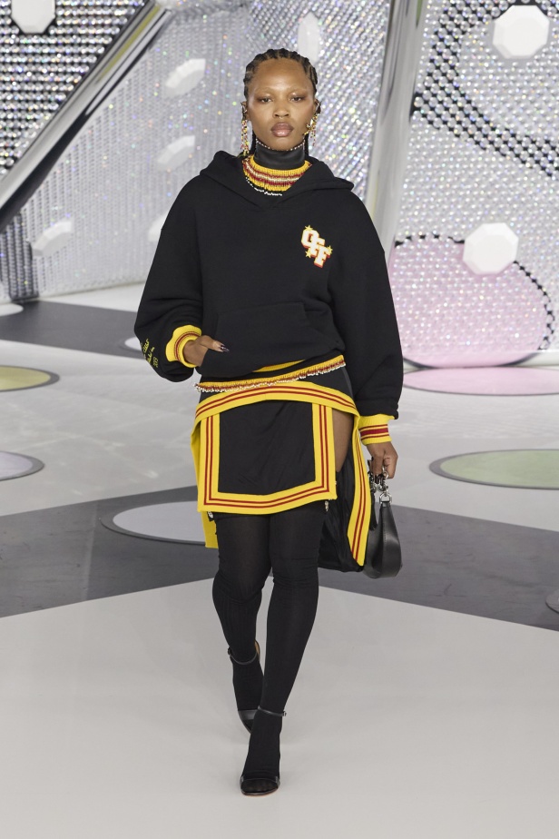 مجموعة Off-White نابضة بالحياة والألوان الصاخبة 