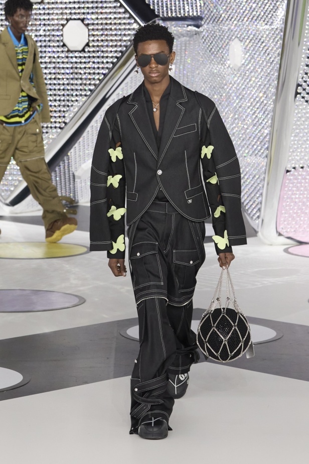 مجموعة Off-White نابضة بالحياة والألوان الصاخبة 