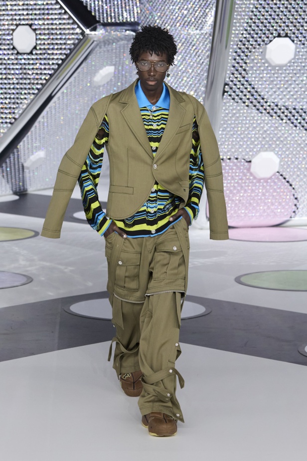 مجموعة Off-White نابضة بالحياة والألوان الصاخبة 