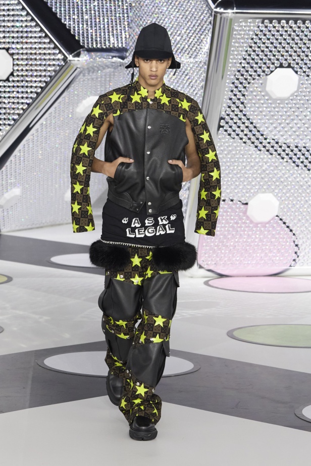 مجموعة Off-White نابضة بالحياة والألوان الصاخبة 