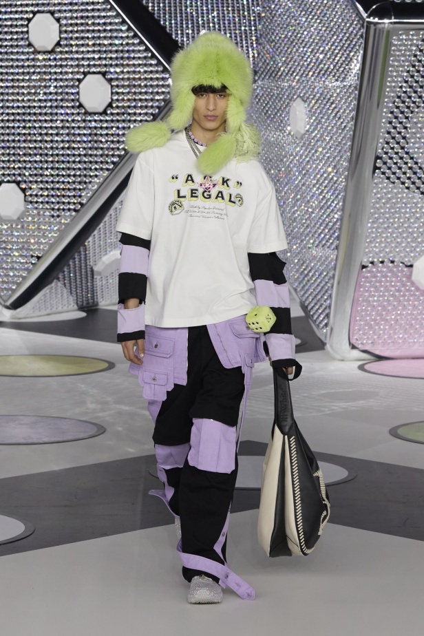 مجموعة Off-White نابضة بالحياة والألوان الصاخبة 