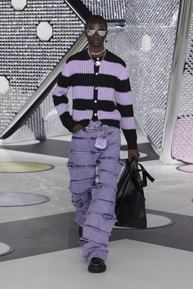 مجموعة Off-White نابضة بالحياة والألوان الصاخبة 