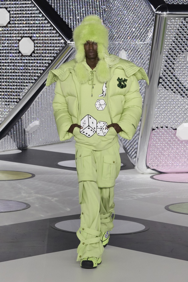 مجموعة Off-White نابضة بالحياة والألوان الصاخبة 