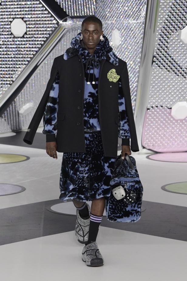 مجموعة Off-White نابضة بالحياة والألوان الصاخبة 