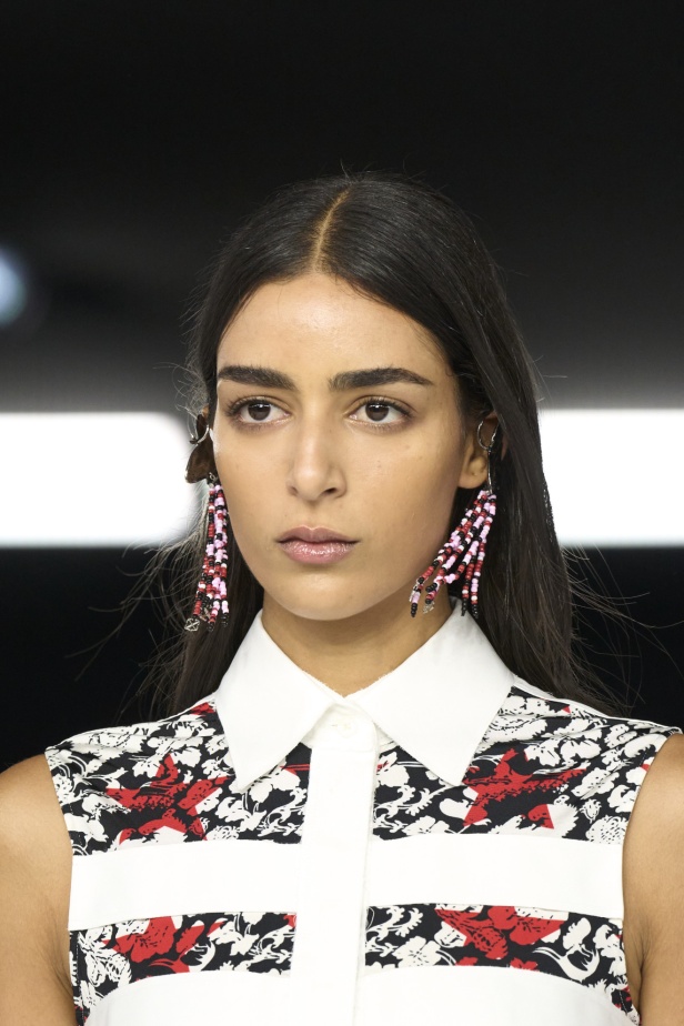 مجموعة Off-White نابضة بالحياة والألوان الصاخبة 