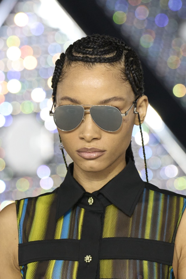 مجموعة Off-White نابضة بالحياة والألوان الصاخبة 