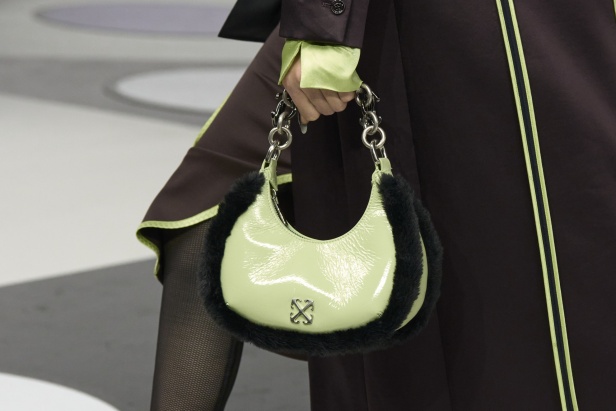 مجموعة Off-White نابضة بالحياة والألوان الصاخبة 