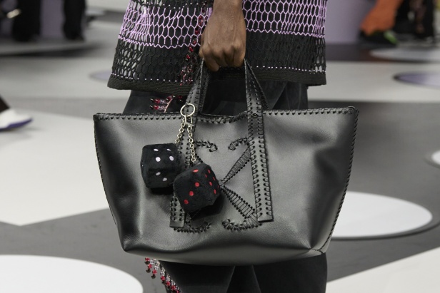 مجموعة Off-White نابضة بالحياة والألوان الصاخبة 