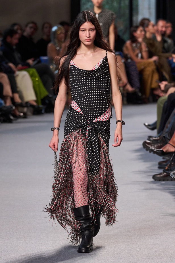 مجموعة Rabanne لموسم خريف وشتاء 2024-2025 في باريس