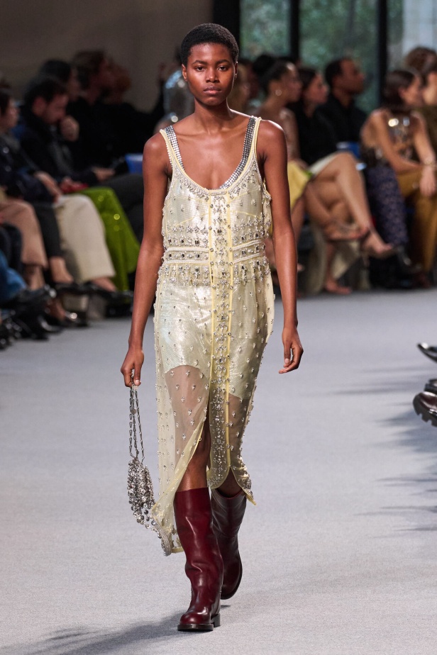 مجموعة Rabanne لموسم خريف وشتاء 2024-2025 في باريس