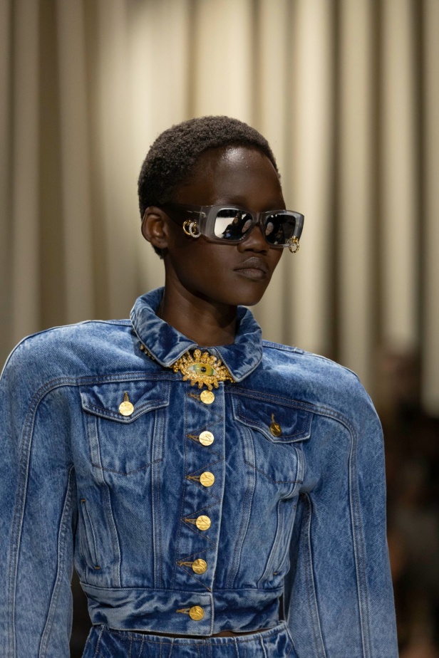 مجموعة Schiaparelli لخريف وشتاء 2024.. فخامة معتادة وعالم من الإبداع