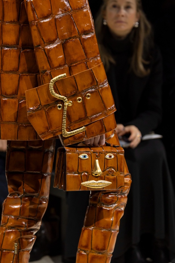 مجموعة Schiaparelli لخريف وشتاء 2024.. فخامة معتادة وعالم من الإبداع