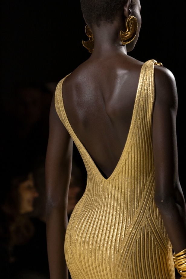 مجموعة Schiaparelli لخريف وشتاء 2024.. فخامة معتادة وعالم من الإبداع