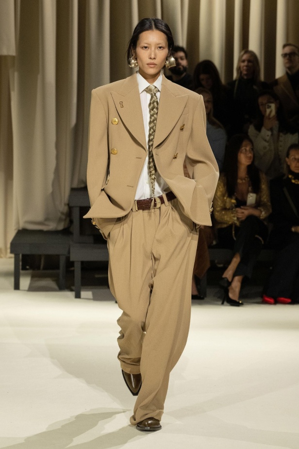 مجموعة Schiaparelli لخريف وشتاء 2024.. فخامة معتادة وعالم من الإبداع