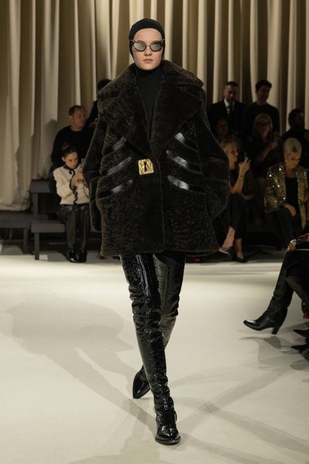 مجموعة Schiaparelli لخريف وشتاء 2024.. فخامة معتادة وعالم من الإبداع