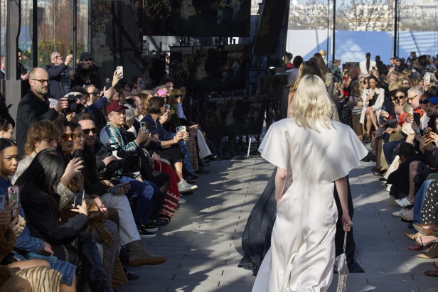 مجموعة  Stella McCartney لخريف 2024