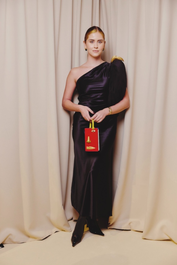 مجموعة Schiaparelli لخريف وشتاء 2024.. فخامة معتادة وعالم من الإبداع