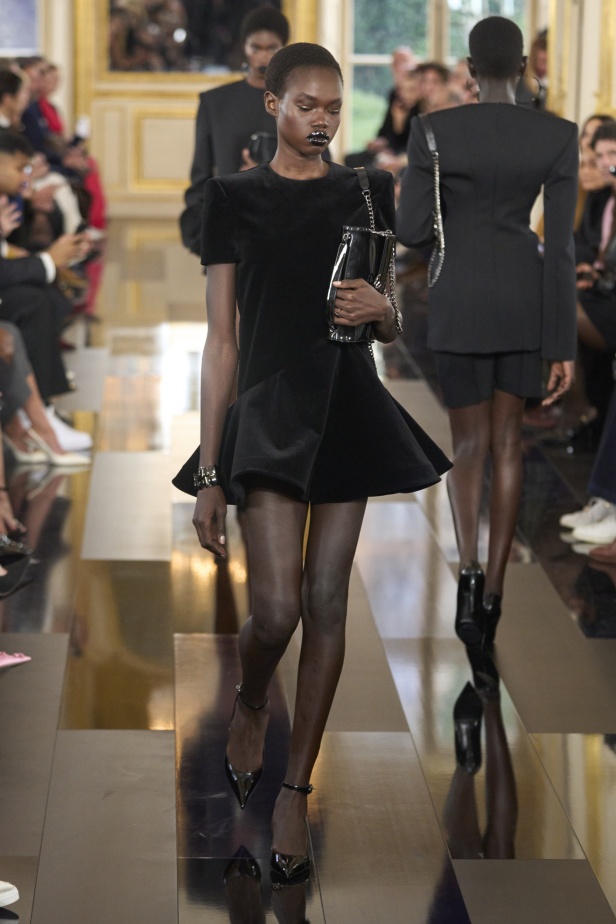 "فالنتينو" خريف و شتاء 2024