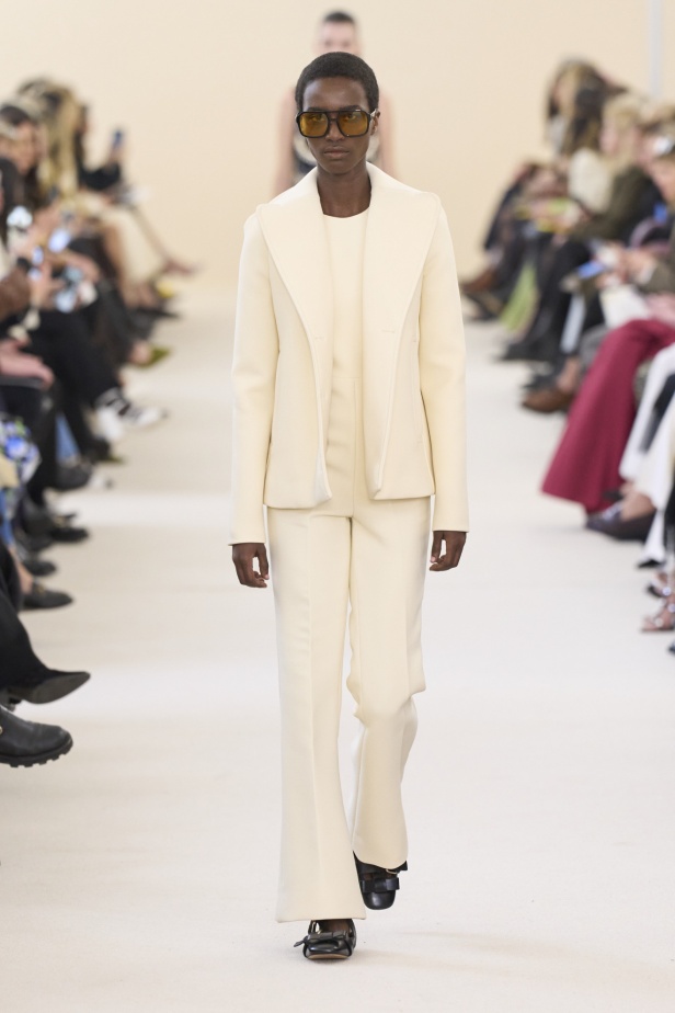 مجموعة Giambattista Valli لخريف وشتاء 2024