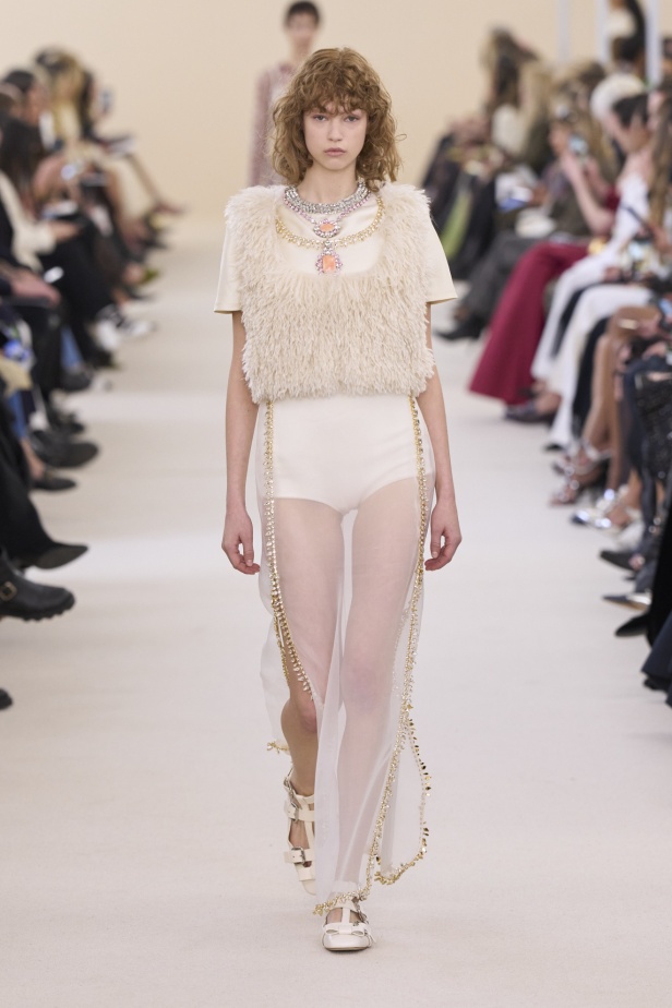 مجموعة Giambattista Valli لخريف وشتاء 2024