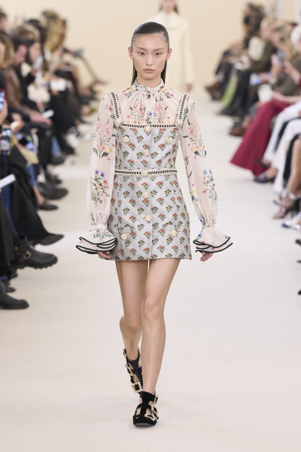 مجموعة Giambattista Valli لخريف وشتاء 2024