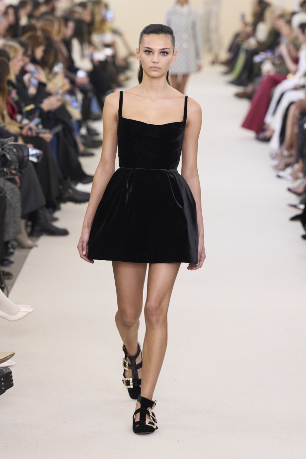 مجموعة Giambattista Valli لخريف وشتاء 2024