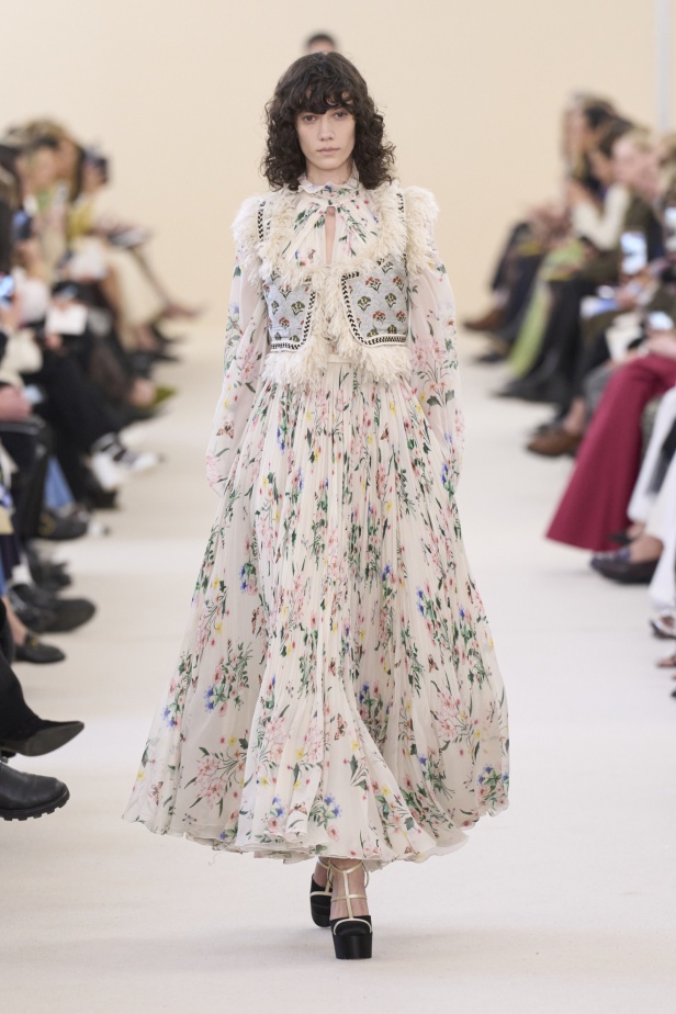 مجموعة Giambattista Valli لخريف وشتاء 2024