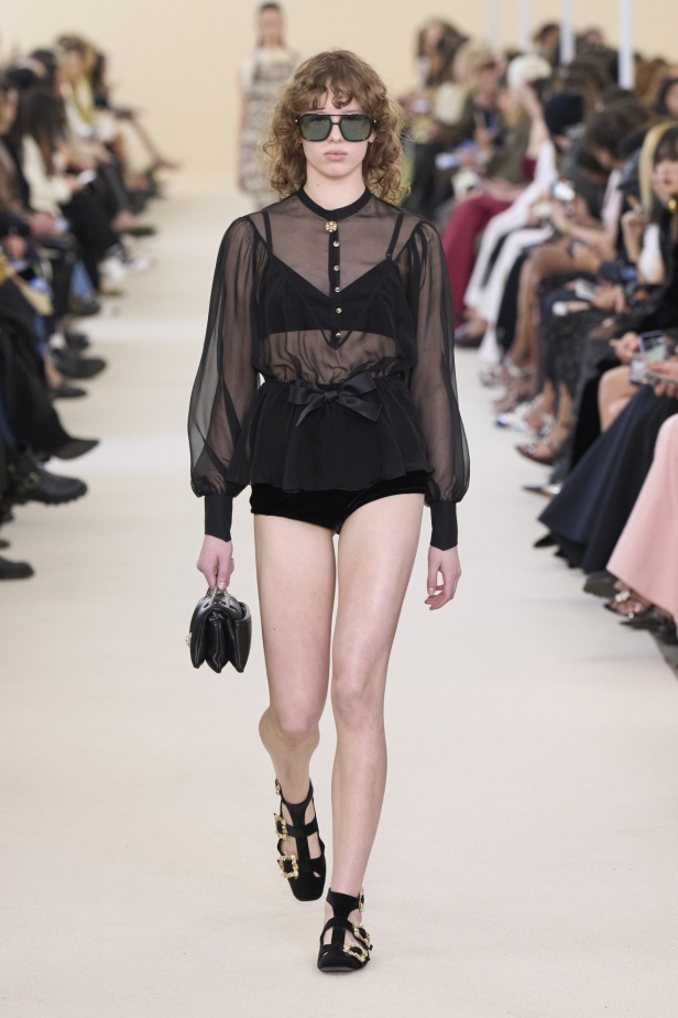 مجموعة Giambattista Valli لخريف وشتاء 2024