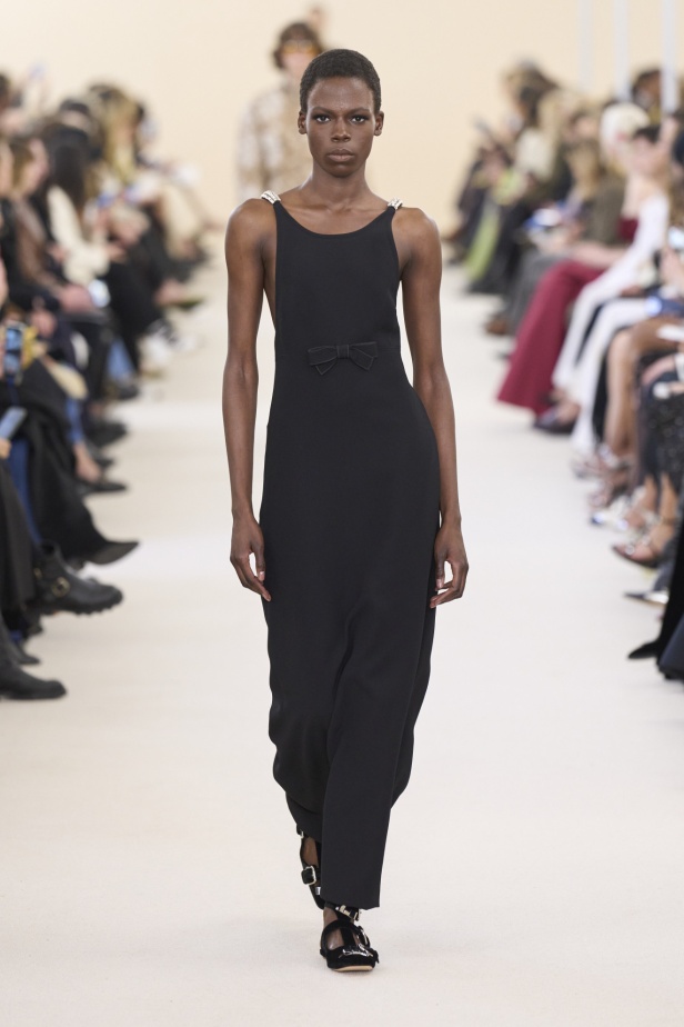 مجموعة Giambattista Valli لخريف وشتاء 2024