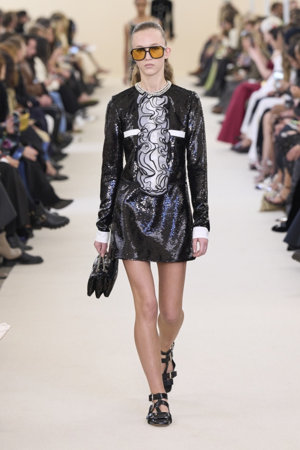 مجموعة Giambattista Valli لخريف وشتاء 2024