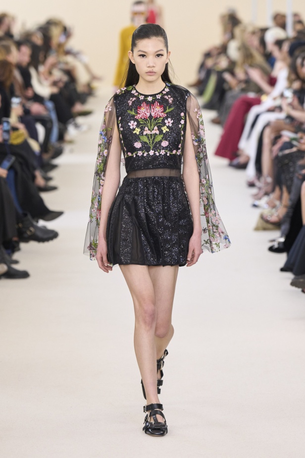 مجموعة Giambattista Valli لخريف وشتاء 2024