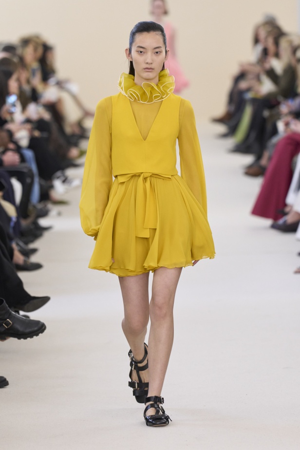 مجموعة Giambattista Valli لخريف وشتاء 2024