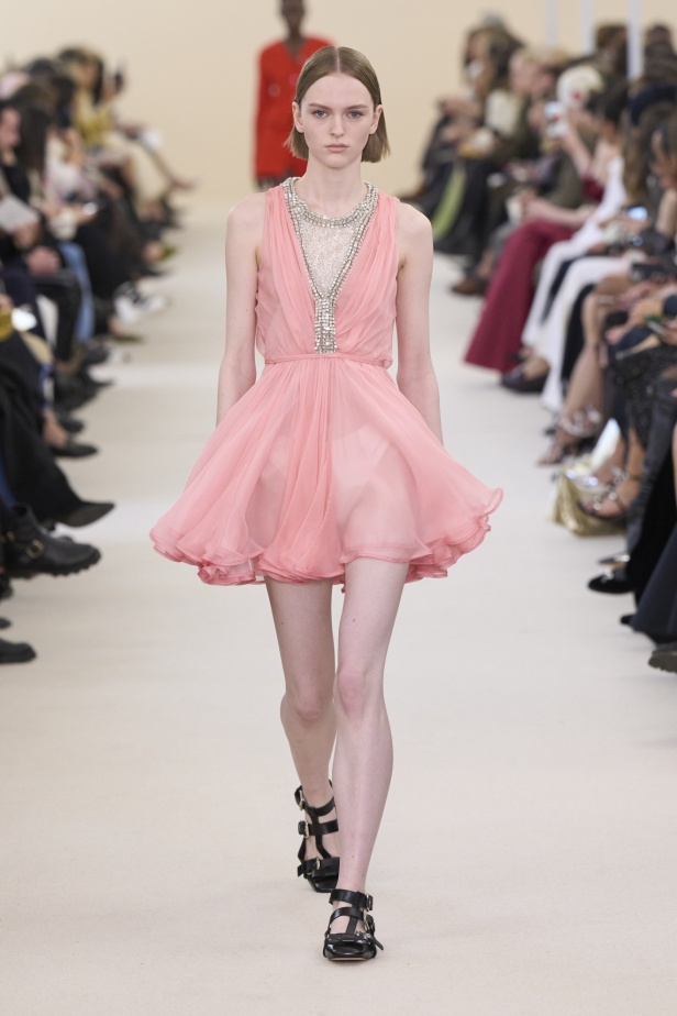 مجموعة Giambattista Valli لخريف وشتاء 2024