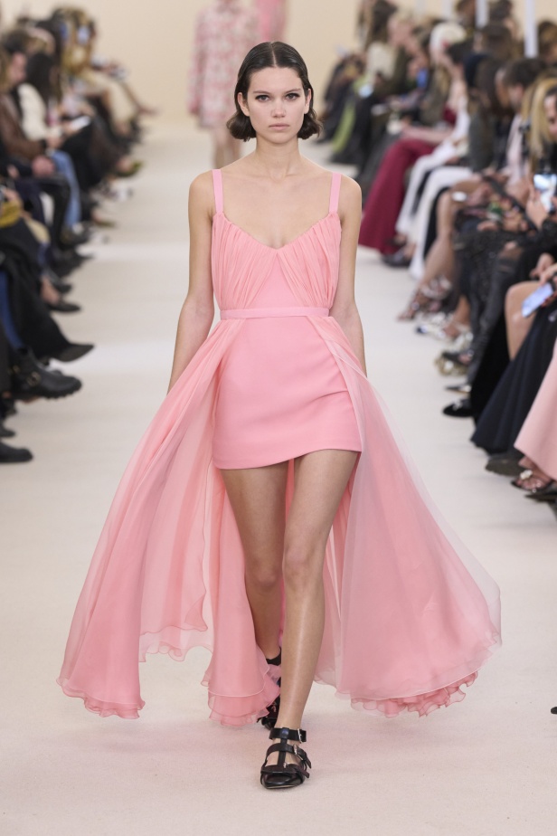 مجموعة Giambattista Valli لخريف وشتاء 2024