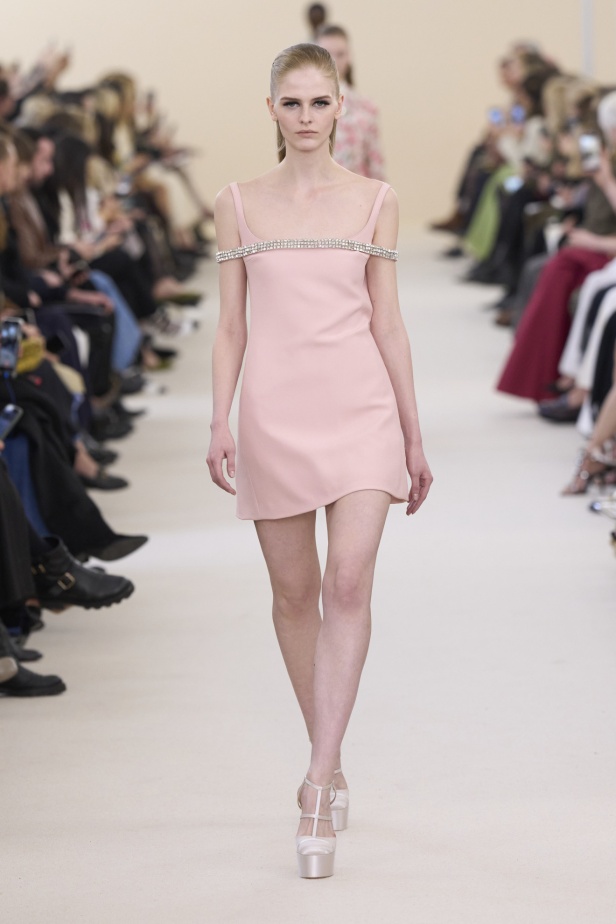 مجموعة Giambattista Valli لخريف وشتاء 2024