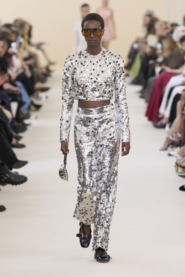 مجموعة Giambattista Valli لخريف وشتاء 2024
