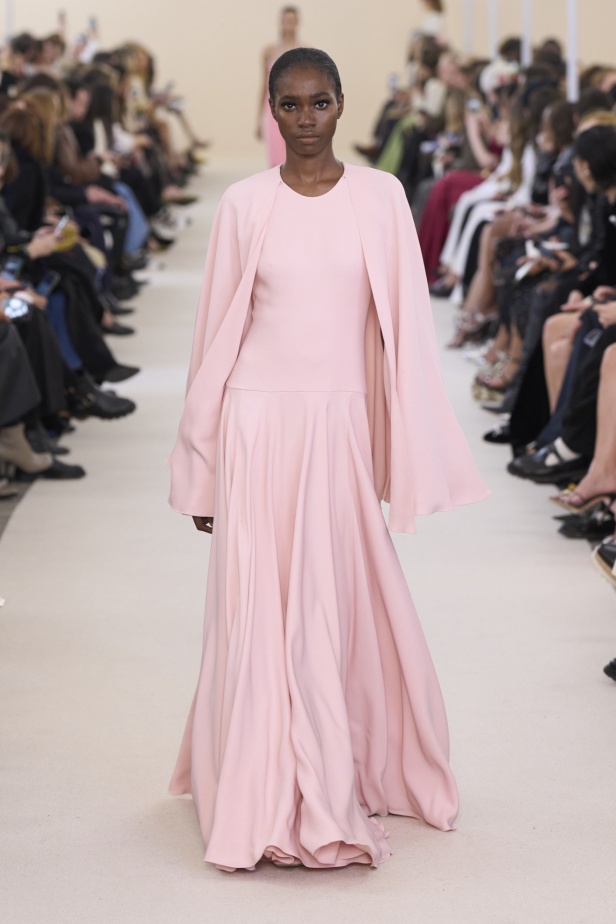 مجموعة Giambattista Valli لخريف وشتاء 2024