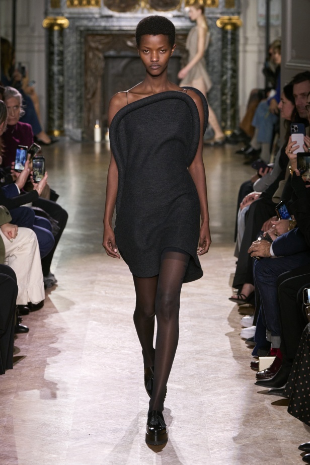 "فيكتوريا بيكهام" خريف و شتاء 2024