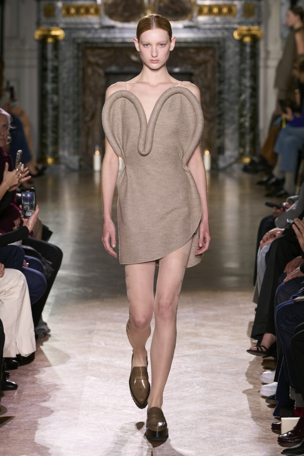 "فيكتوريا بيكهام" خريف و شتاء 2024