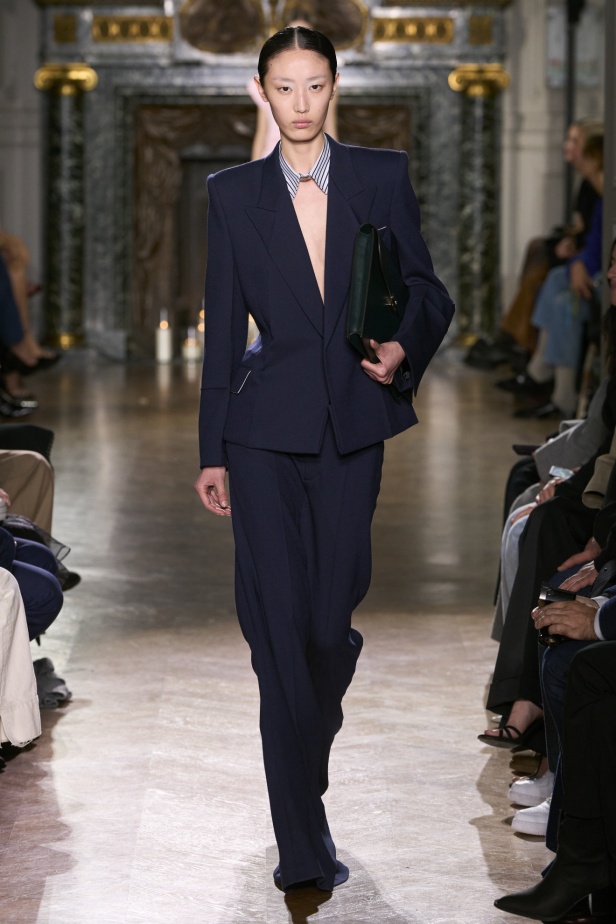 "فيكتوريا بيكهام" خريف و شتاء 2024