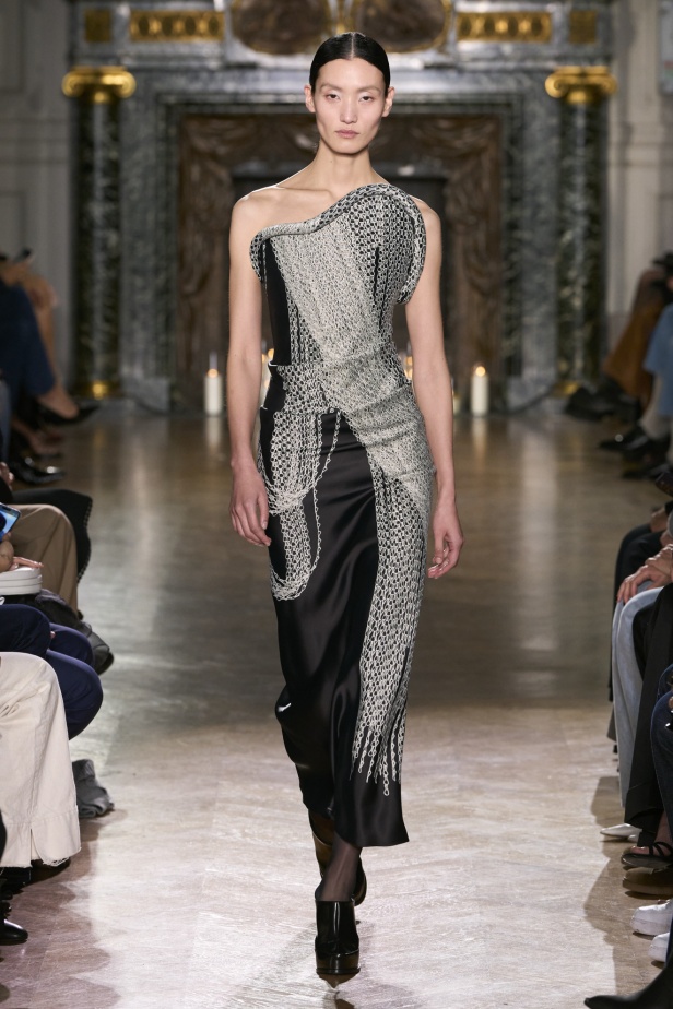 "فيكتوريا بيكهام" خريف و شتاء 2024