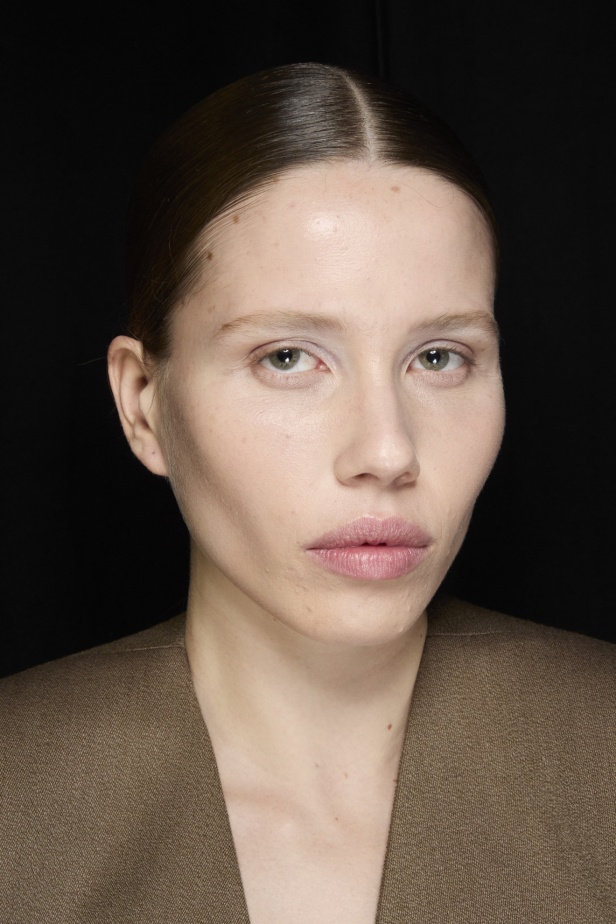 "فيكتوريا بيكهام" خريف و شتاء 2024