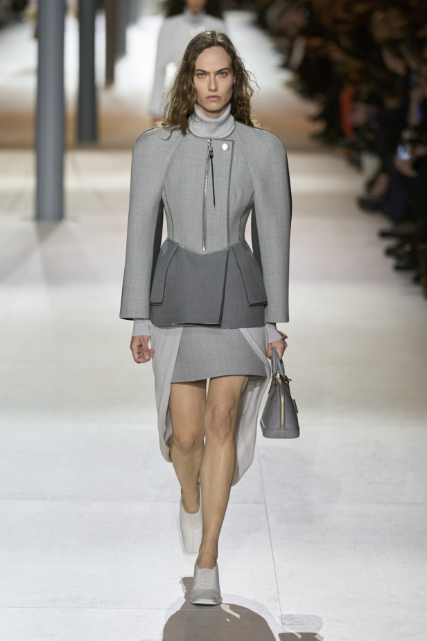 مجموعة Louis Vuitton احتفال بإبداعات Nicolas Ghesquière على مدار 10 سنوات 