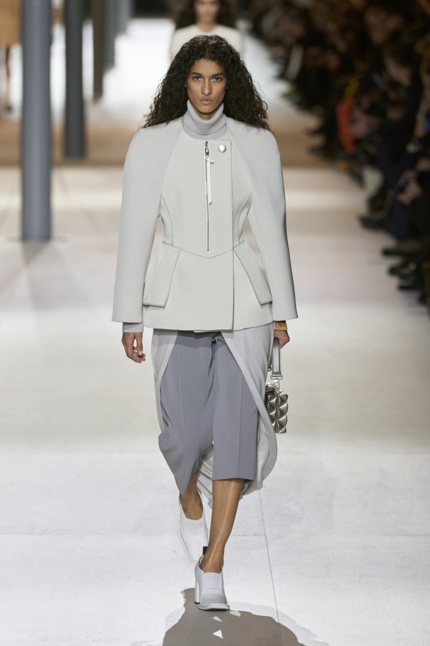 مجموعة Louis Vuitton احتفال بإبداعات Nicolas Ghesquière على مدار 10 سنوات 