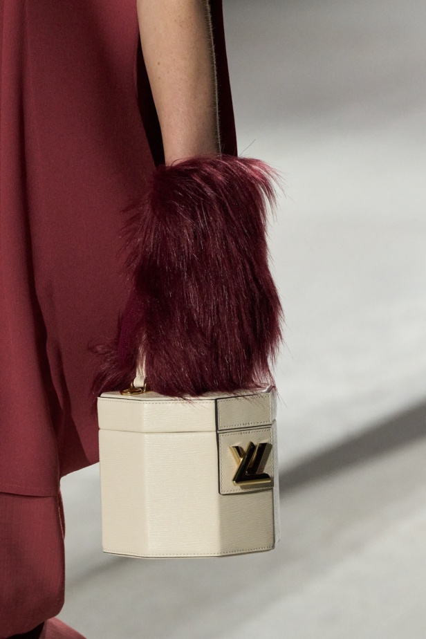 مجموعة Louis Vuitton احتفال بإبداعات Nicolas Ghesquière على مدار 10 سنوات 